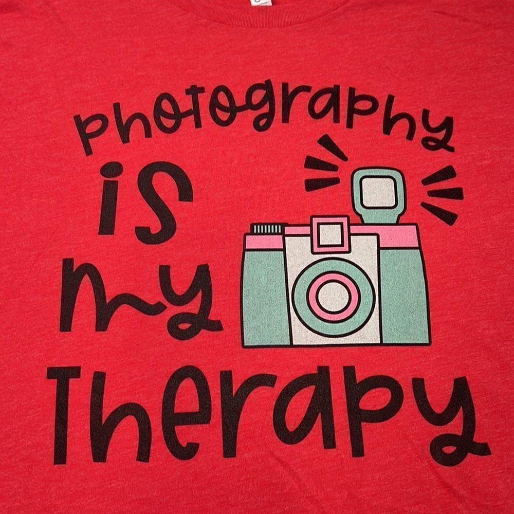 Photography is my Therapy Unisex Red Short Sleeve Graphic Tee Size 3XL - Picture 2 of 3